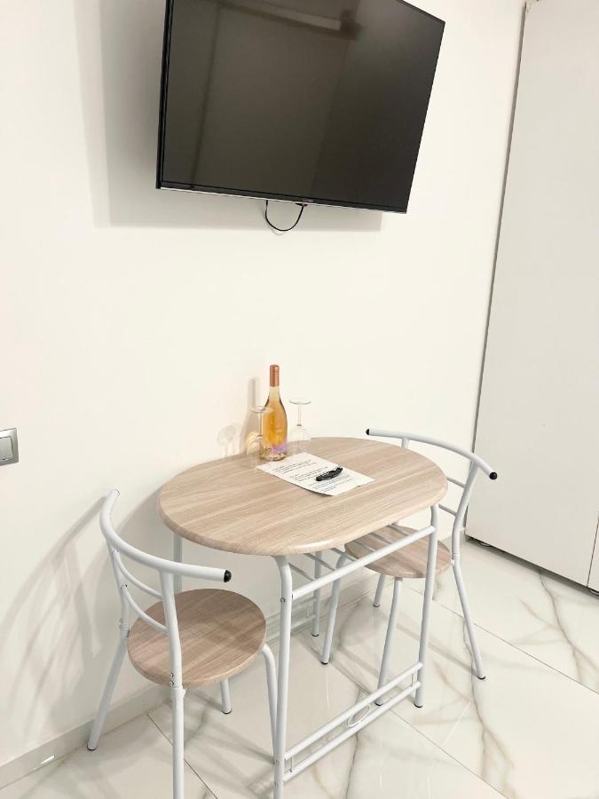 White 2 Apartment Bucharest Exterior photo